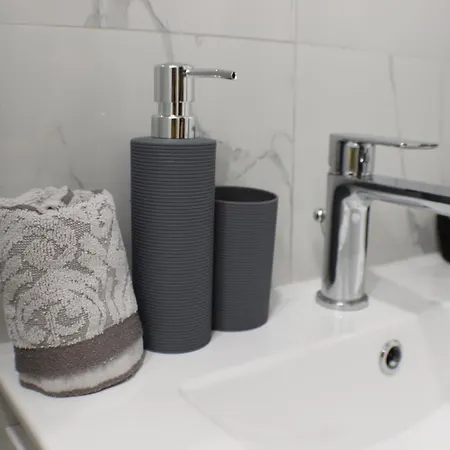 Beautiful Free Parking Garage Appartement *