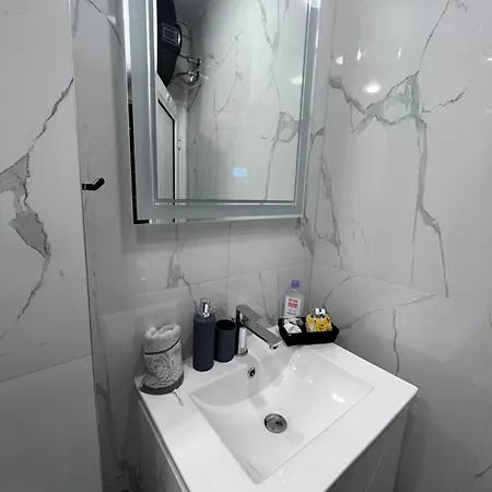 Beautiful Free Parking Garage Appartement