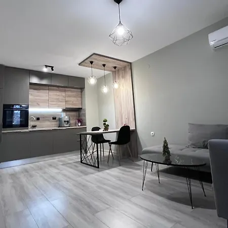 Beautiful Free Parking Garage * Φιλιππούπολη