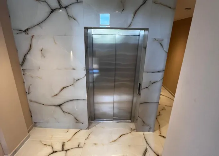 Beautiful Free Parking Garage Apartmán *